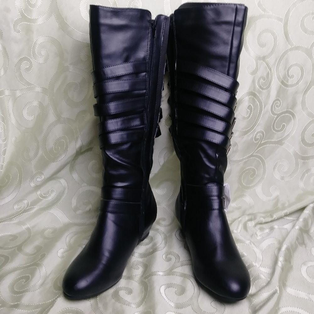 NWOT Torrid Knee High Buckle Boots 9WW